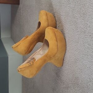Qupid woman's heels, size 8.5. Butterscotch in color